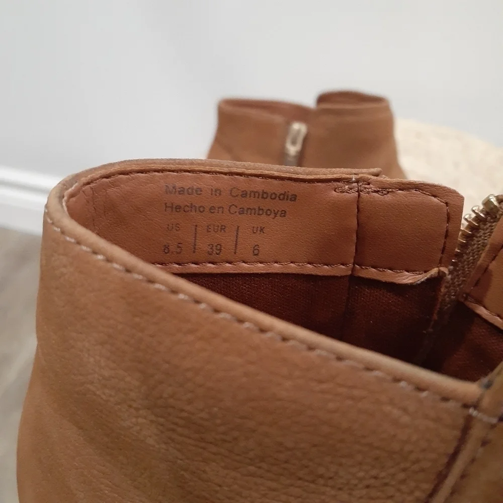 Like New Aldo Coastal Cowgirl Ankle Boot Camel Colour - Picture 8 of 9